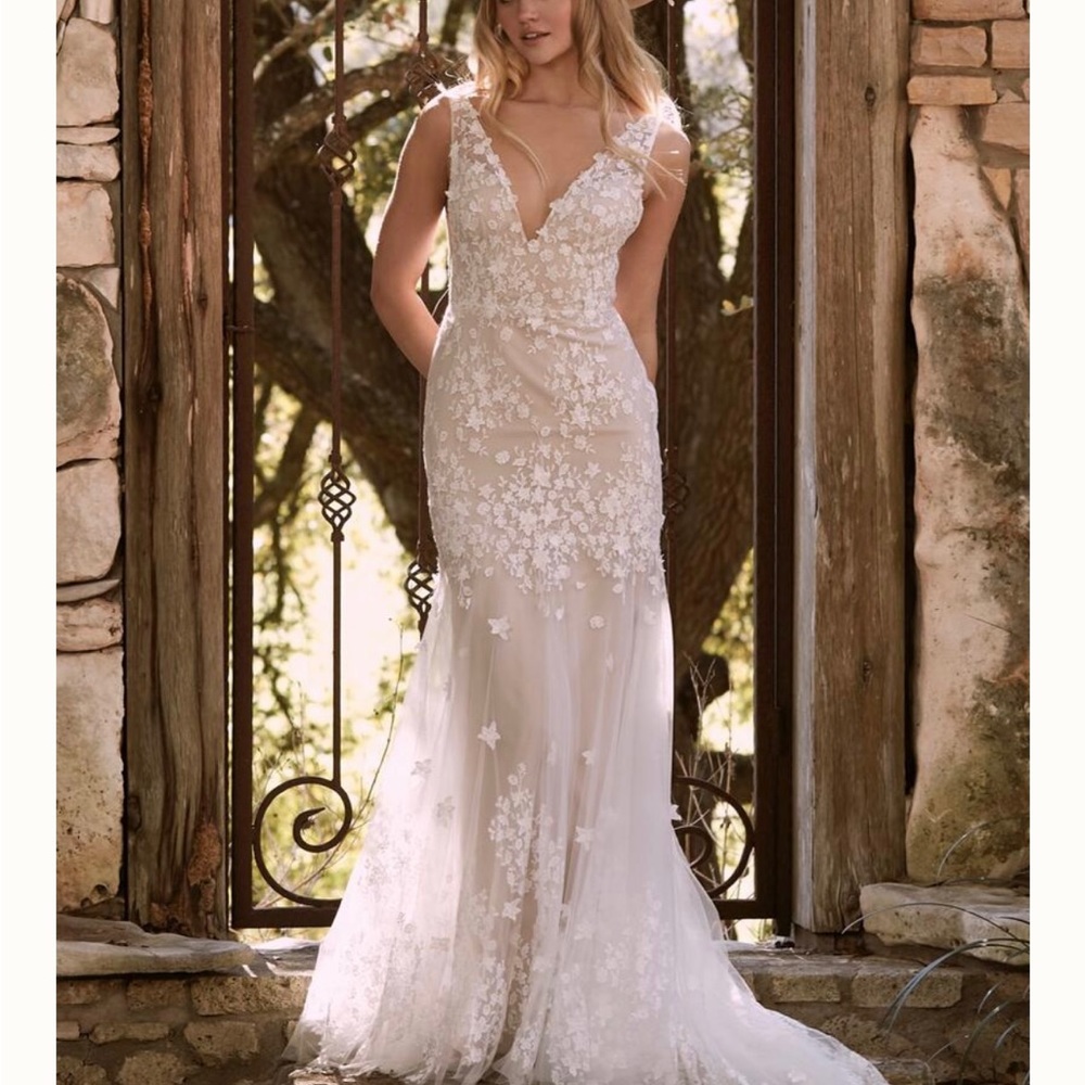 Brand new with tags willow by watters wedding dress.